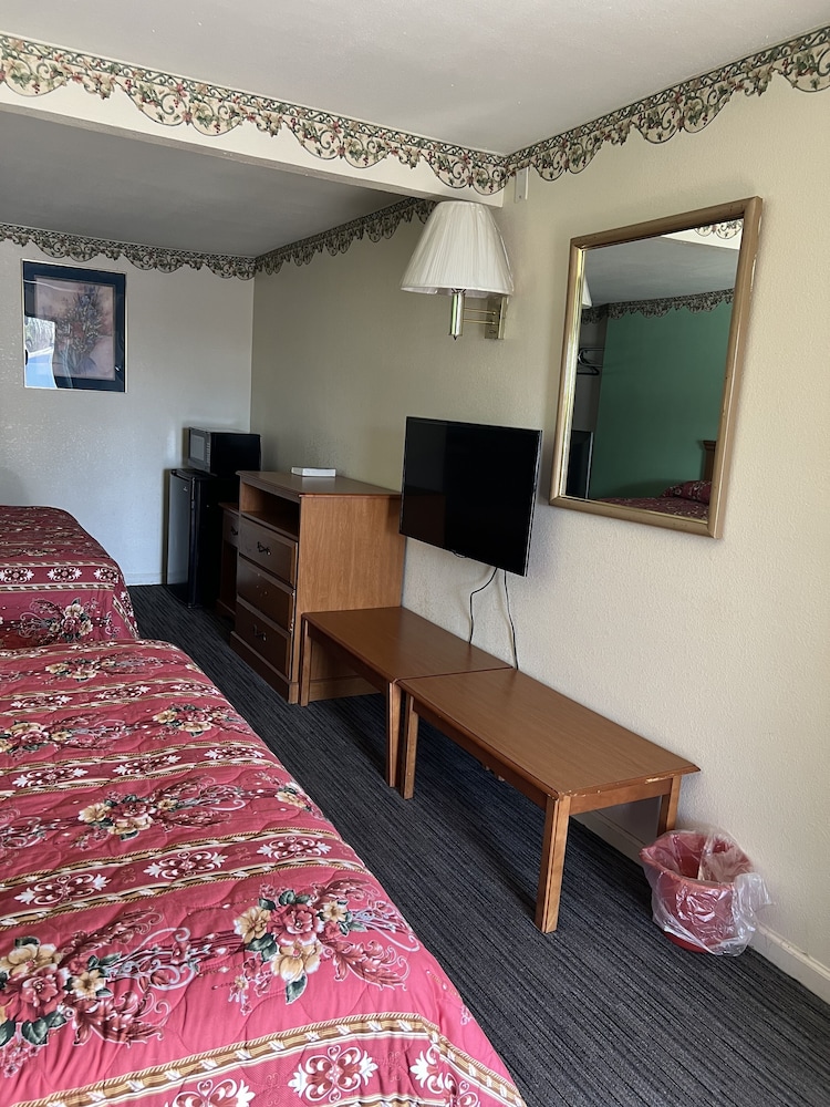 Budget Inn Franklinton 28/34
