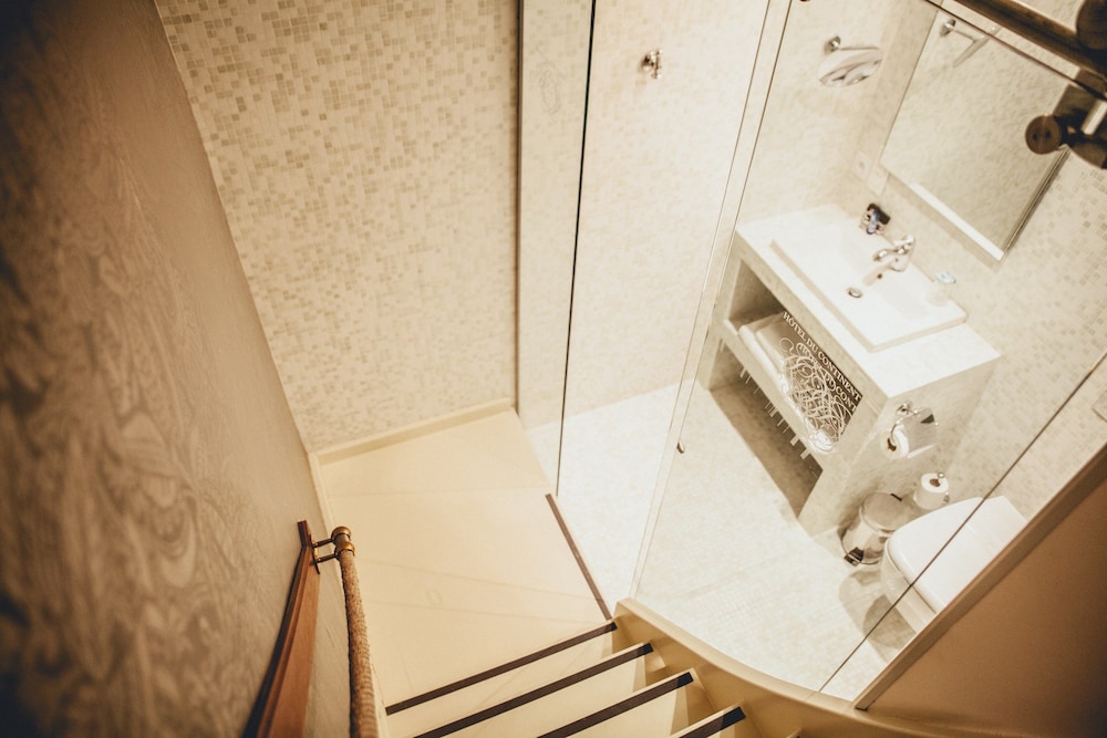 DUPLEX, CLASSIC, SINGLE BED, COURTYARD VIEW
