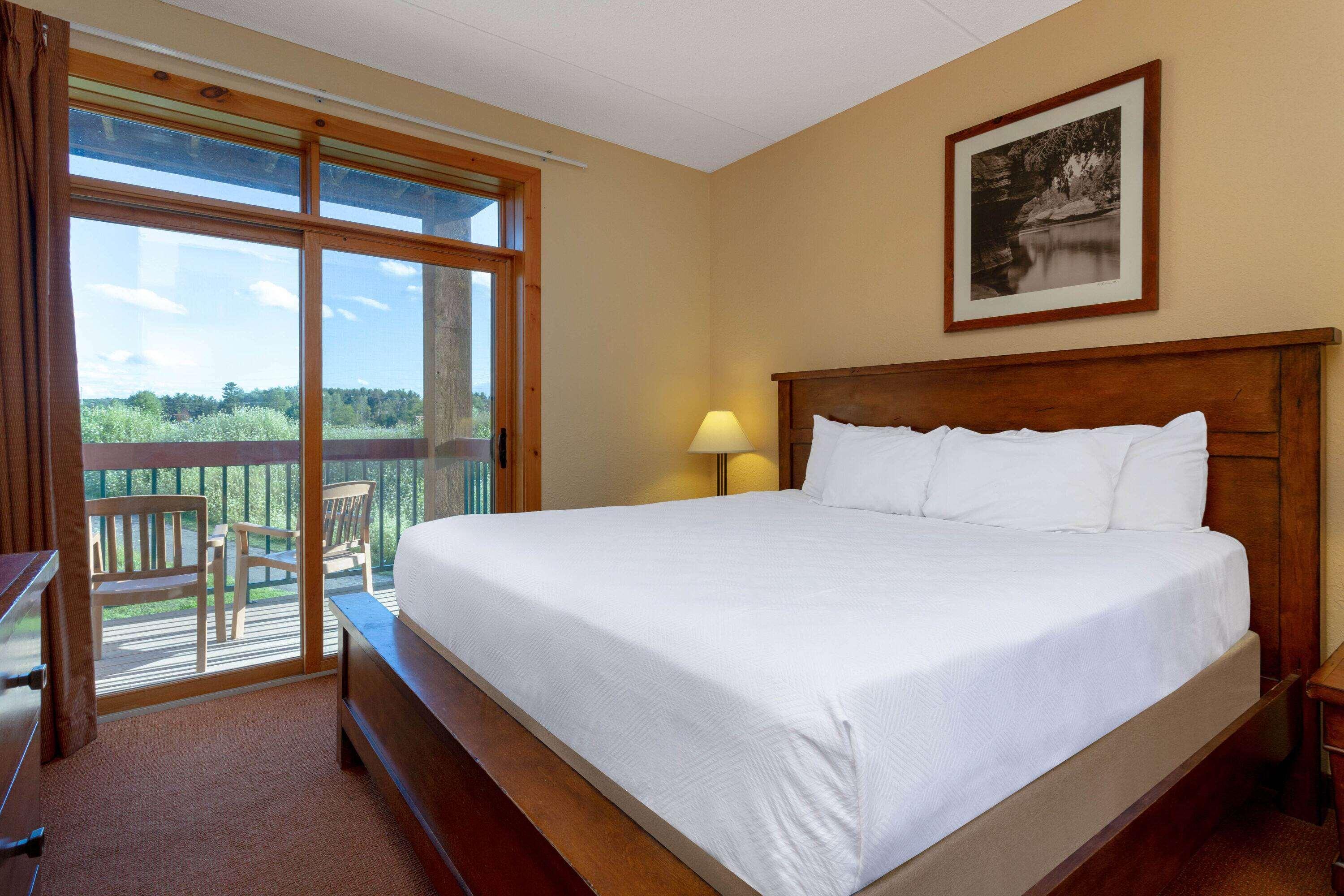 1 Bedroom, Suite, 1 King and 2 Queen Beds, Golf Course View