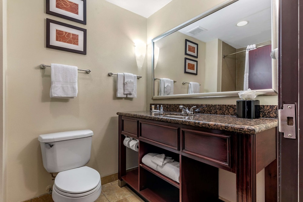 Comfort Suites West Dallas Cockrell Hill 9/35