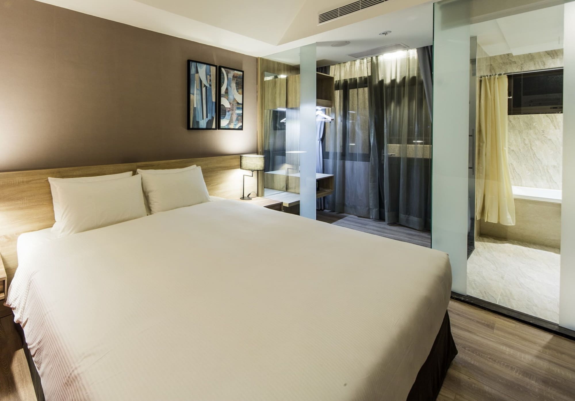 STANDARD, KING BED