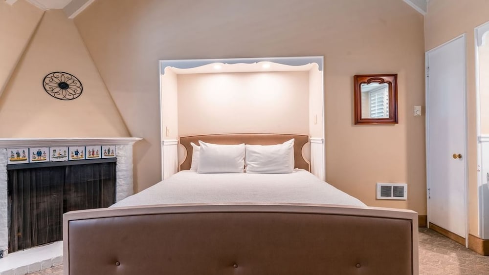 The Normandy Inn 14/56