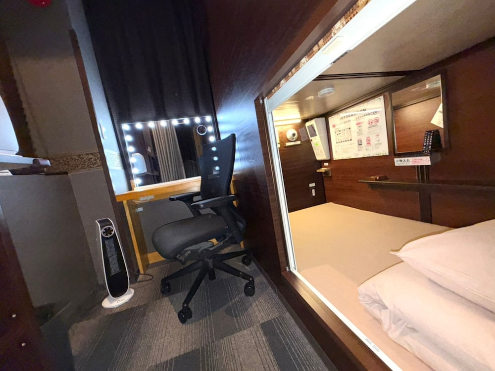 CAPSULE, FEMALE ONLY, SUPERIOR, SINGLE BED