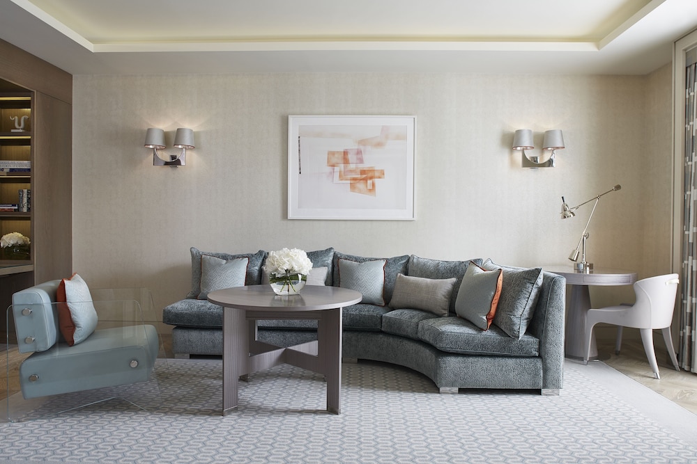 THE BERKELEY HOTEL 43/73