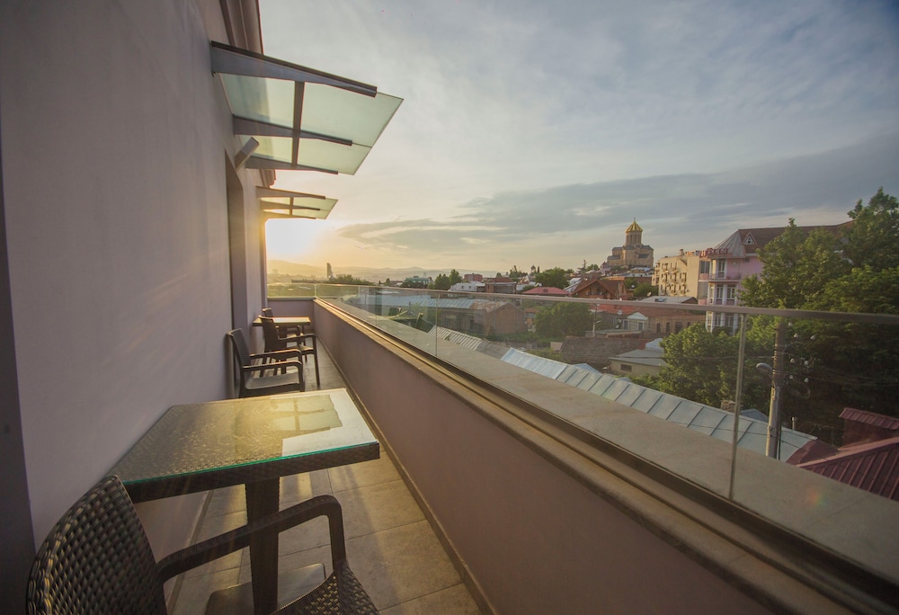 Marionn Hotel 112/118