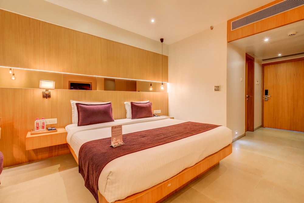 DELUXE, DOUBLE BED