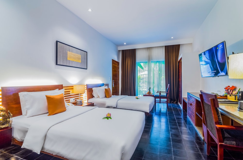 LYNNAYA URBAN RIVER RESORT 33/69