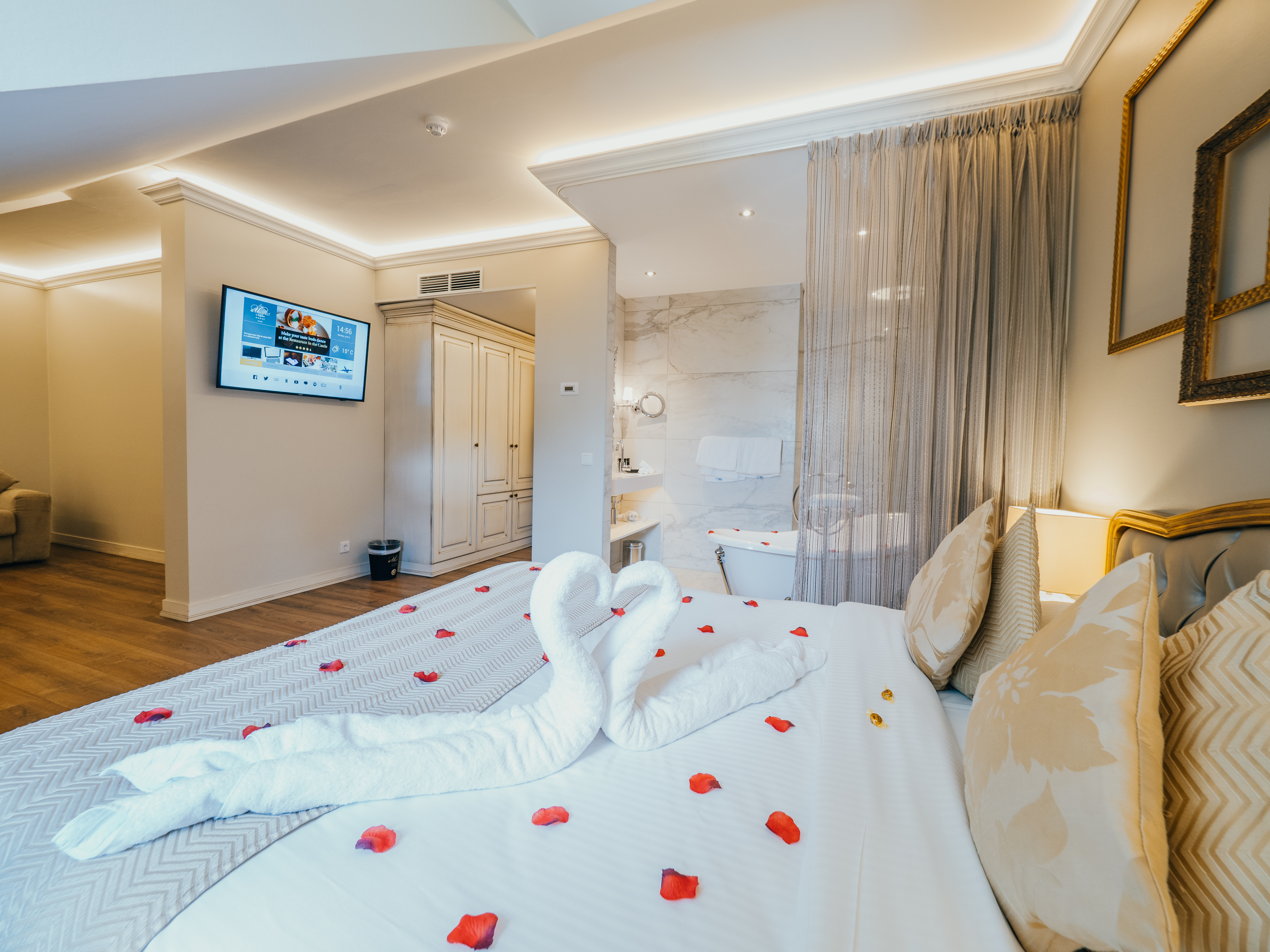 Executive, Suite