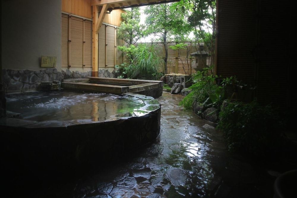 Yamashiro Onsen Ryokan Tatami 14/32