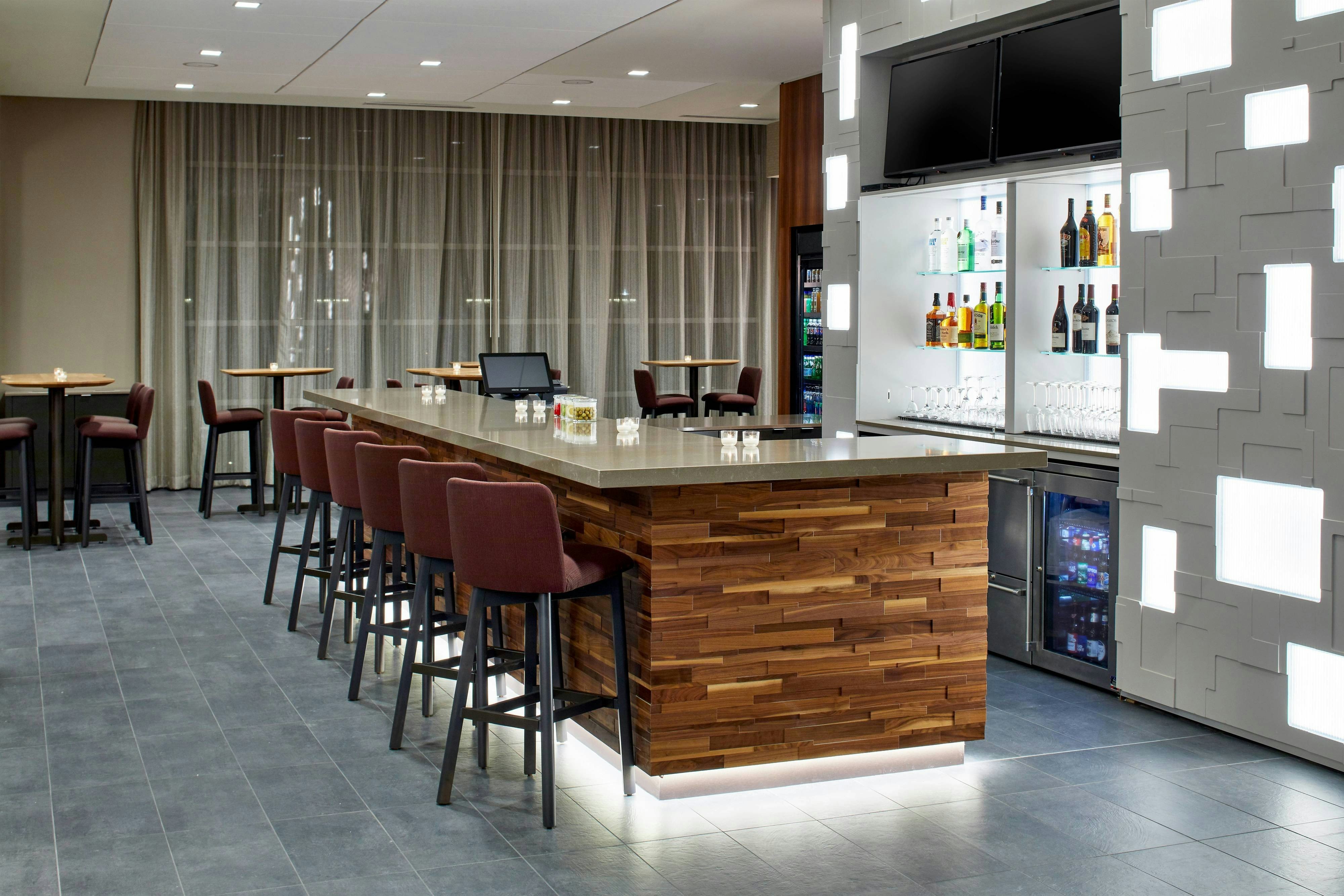 Courtyard by Marriott Albany Airport 16/19