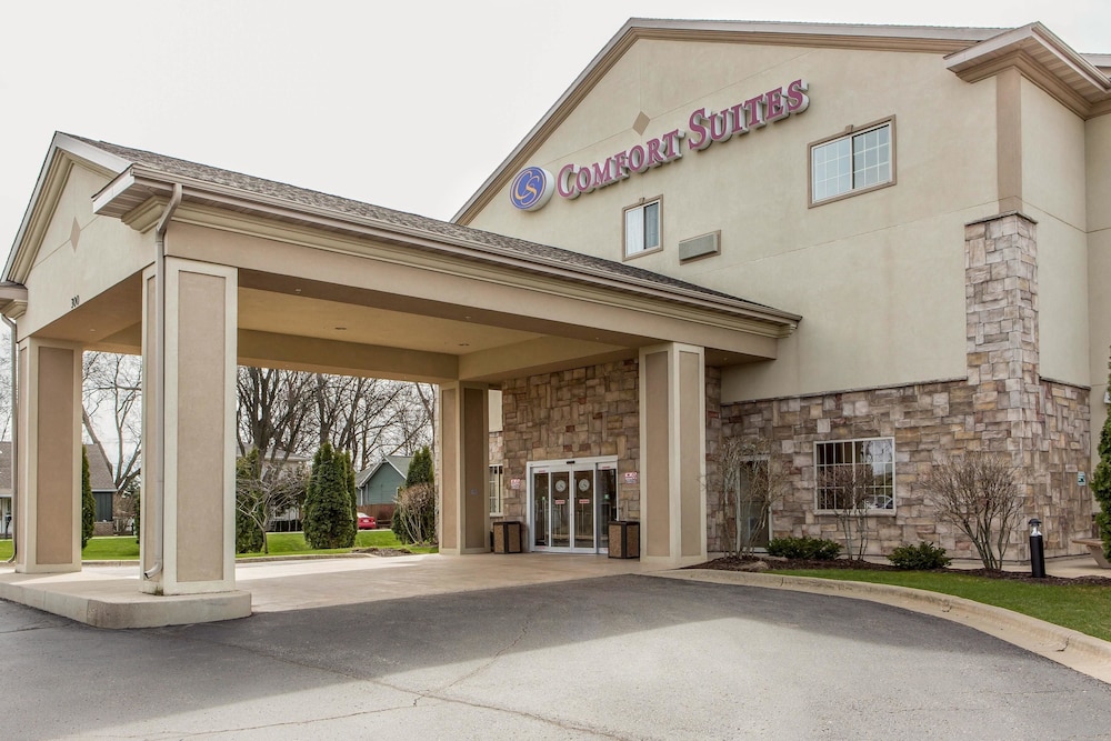 Comfort Suites Lake Geneva East 3/46