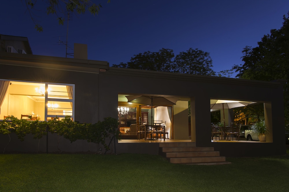 Bayswater Lodge 2/100