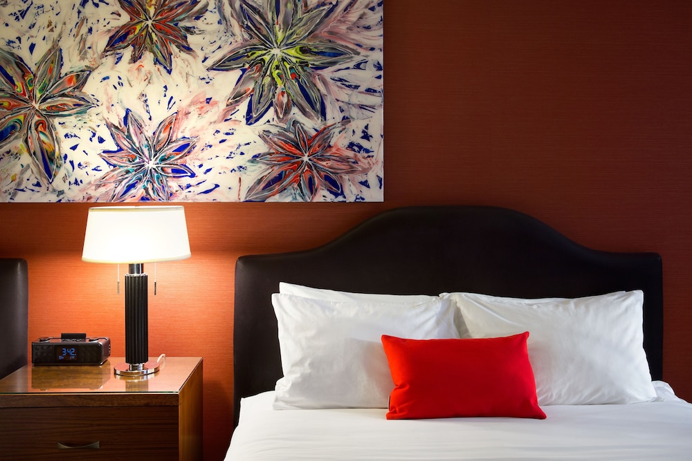 The Listel Hotel 10/54