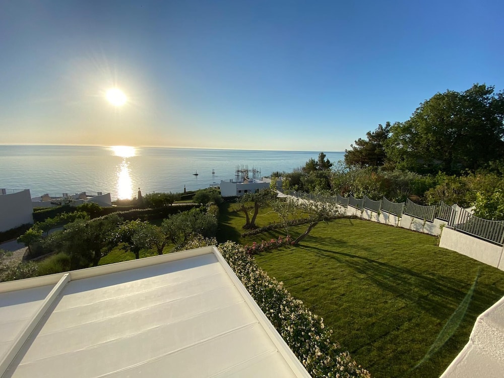 Baia Delphis Resort 30/59