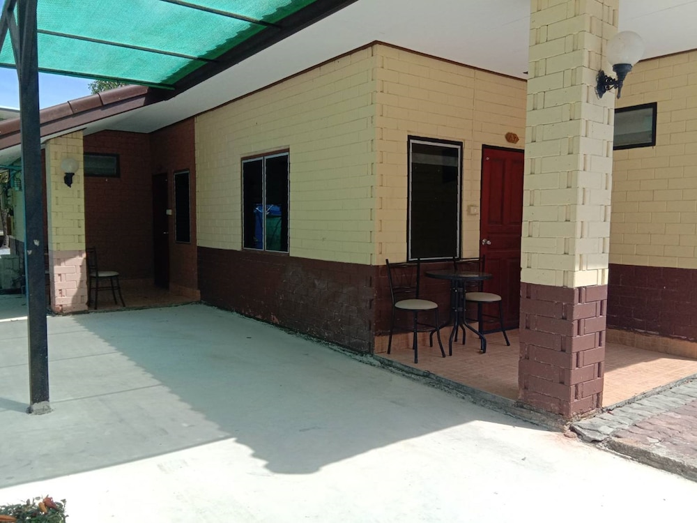 Saithong Resort 10/61
