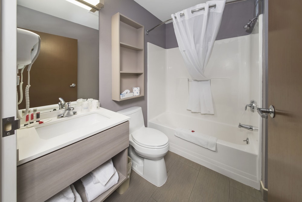 Microtel Inn And Suites Bethel 8/28