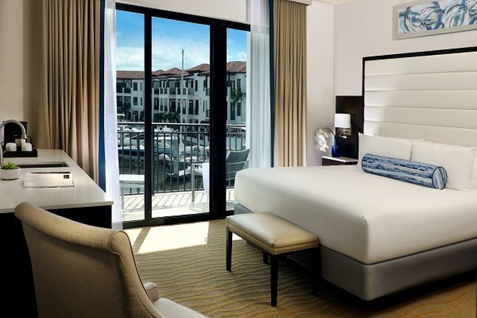 Naples Bay Resort 11/72