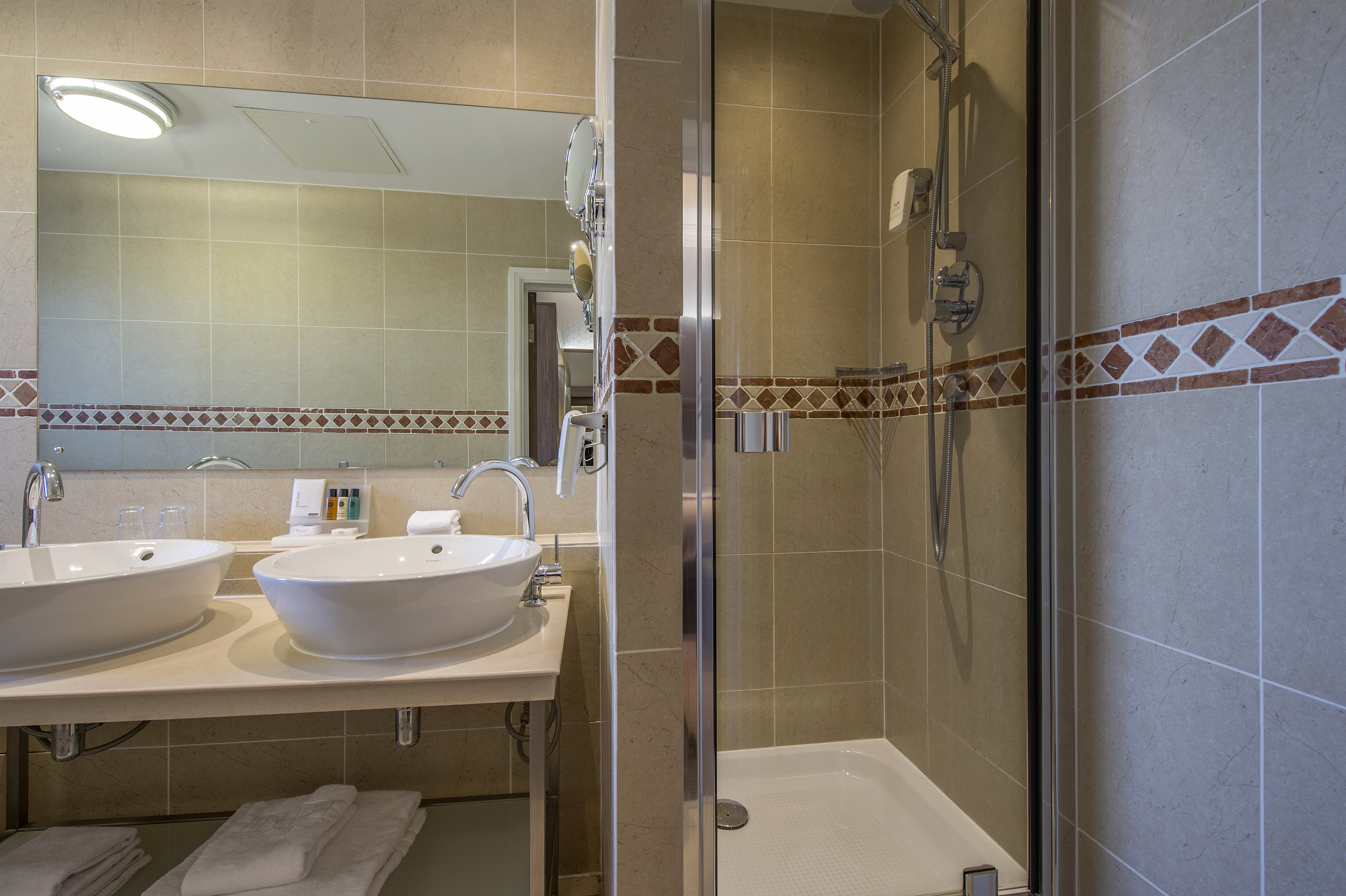 Holiday Inn Royal Victoria Sheffield 50/50