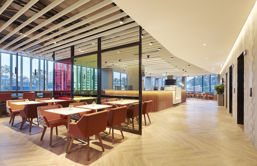 Holiday Inn Express Sydney Airport 52/59