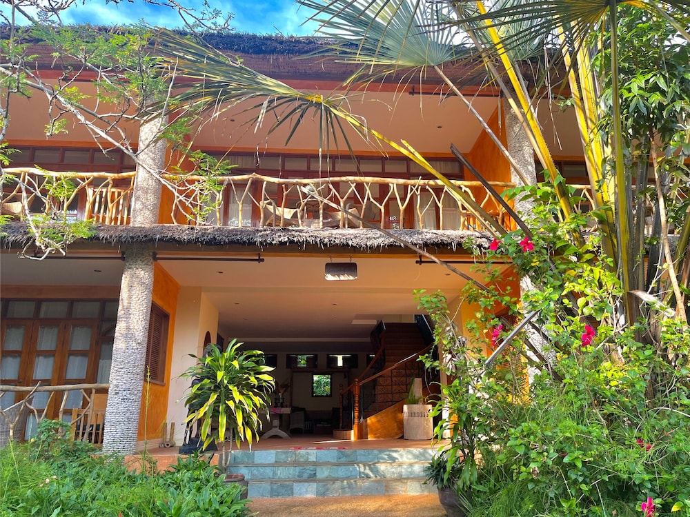 Coco Grove Beach Resort 1/50