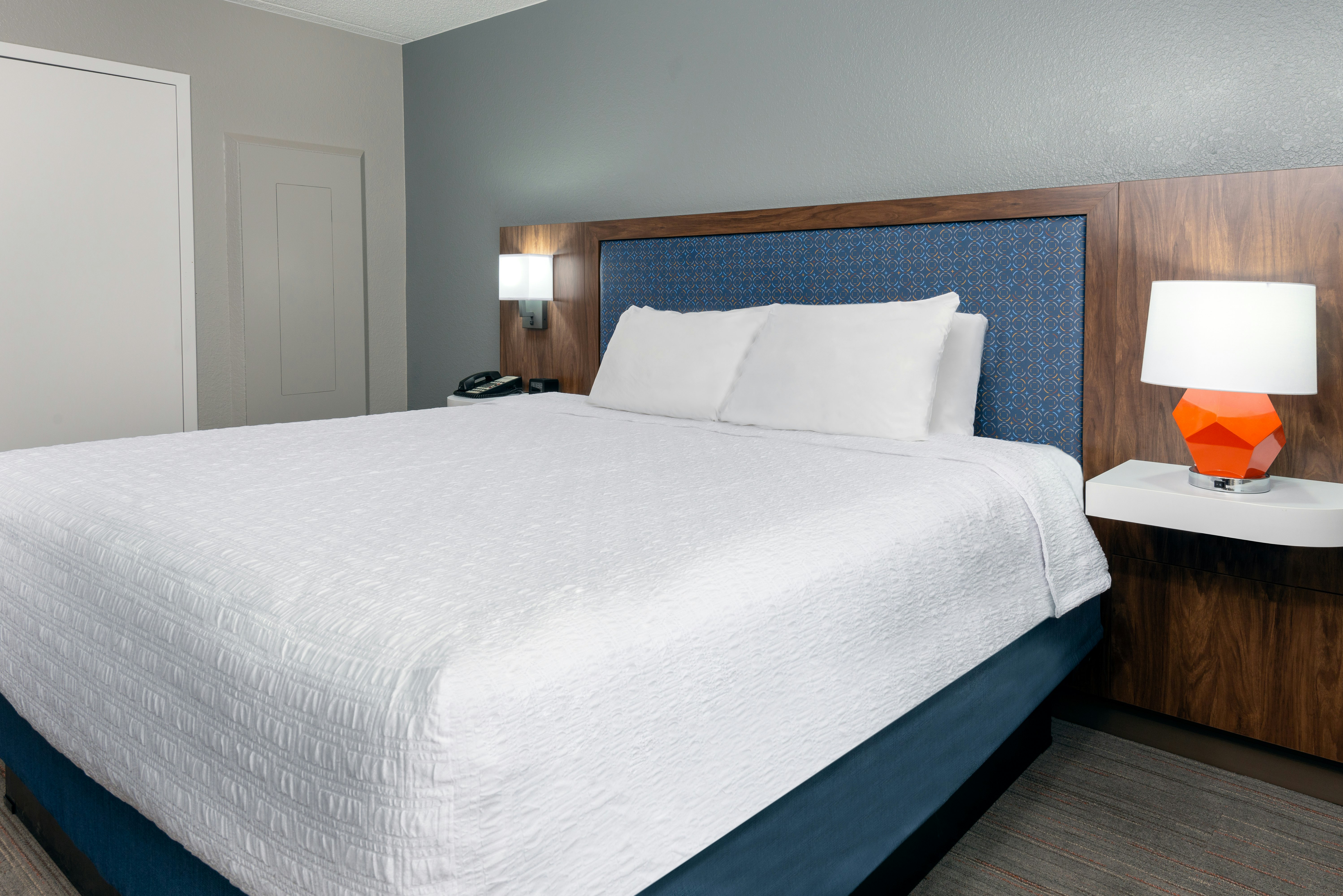 SUITE, KING BED, ACCESSIBLE