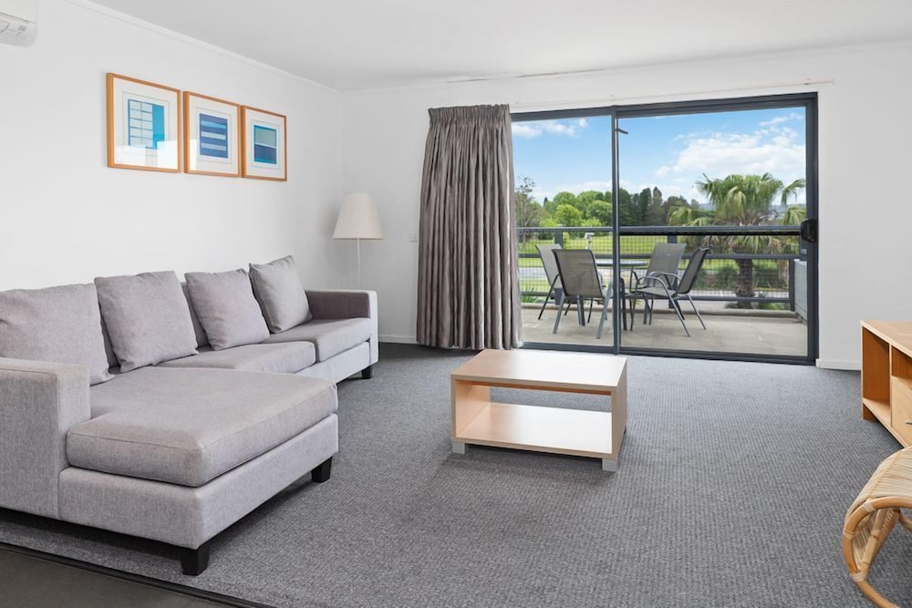 Corrigans Cove 33/42