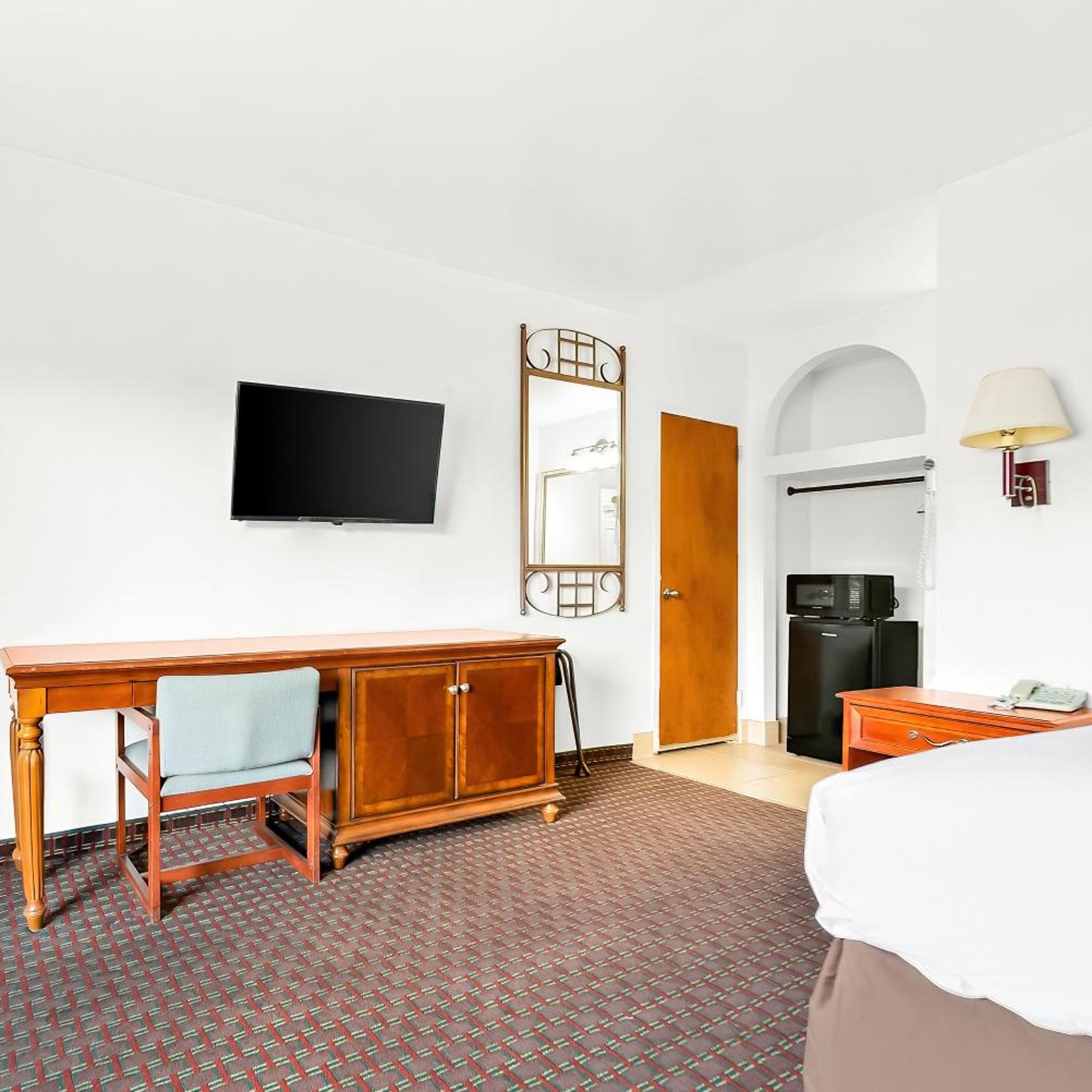 Capitol Inn and Suites 17/32