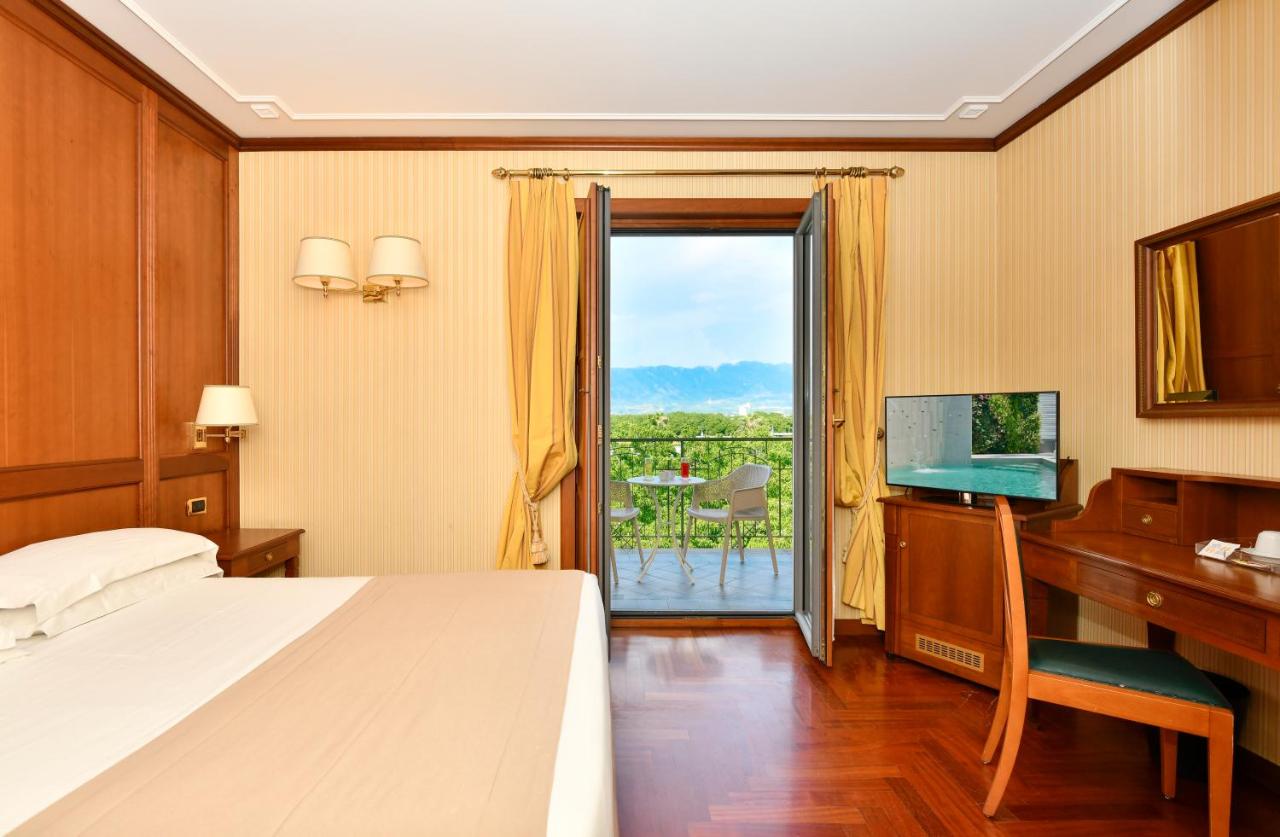 Standard, Double or Twin Bed