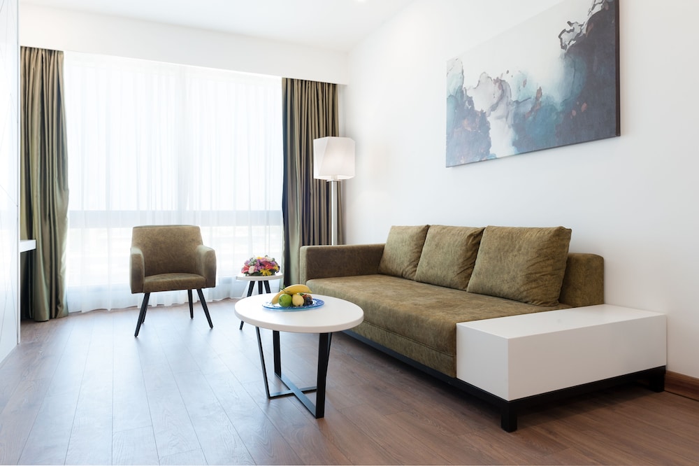 ISG Airport Hotel 36/63