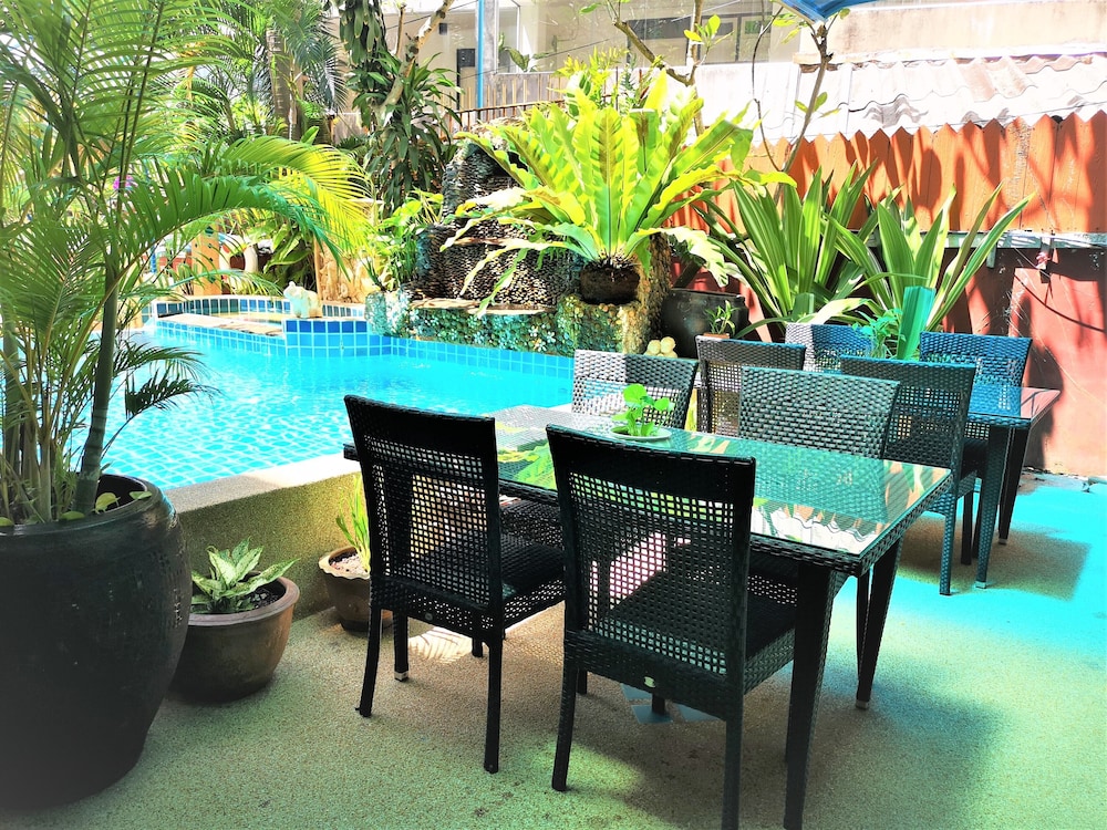 SEVEN SEAS HOTEL 45/64