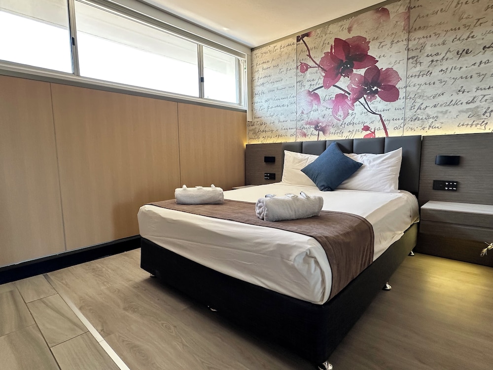 Superior, Queen Bed