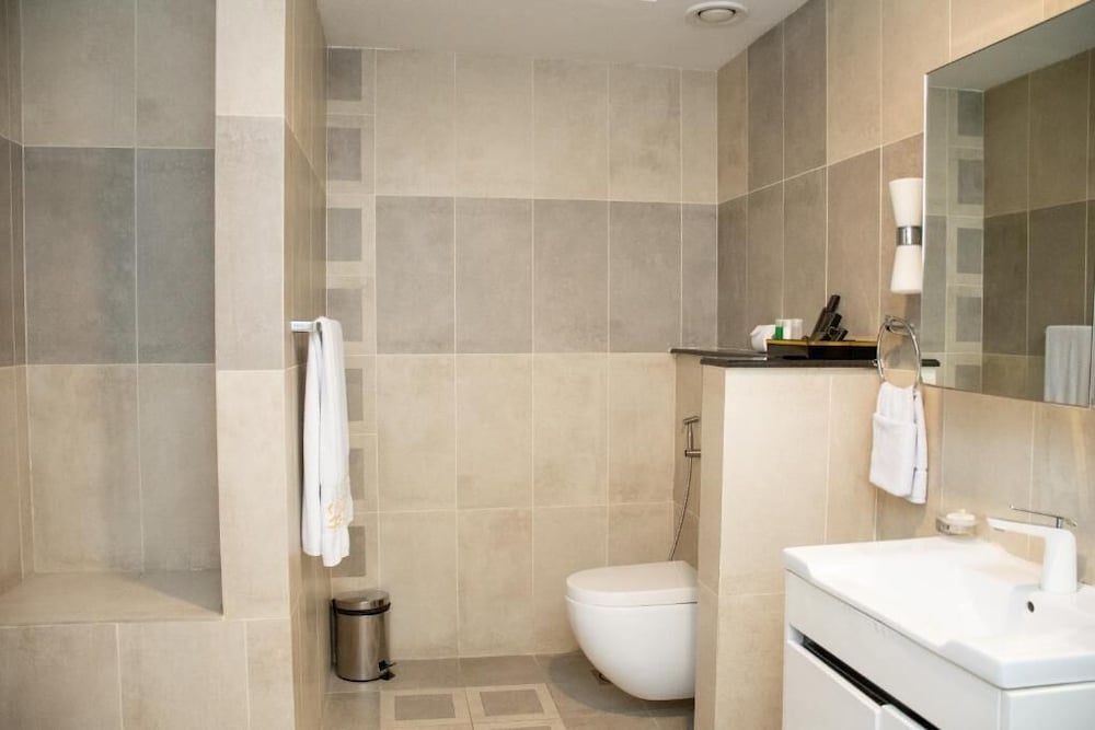 Centaurus Hotel Suites 41/42