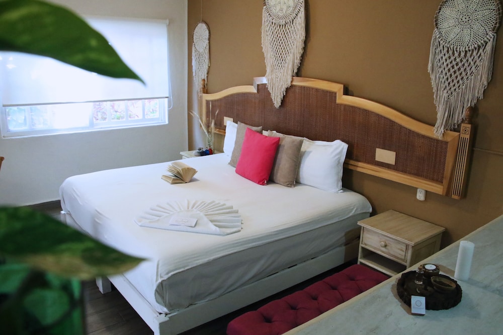 MASTER, SUITE, 2 DOUBLE BEDS