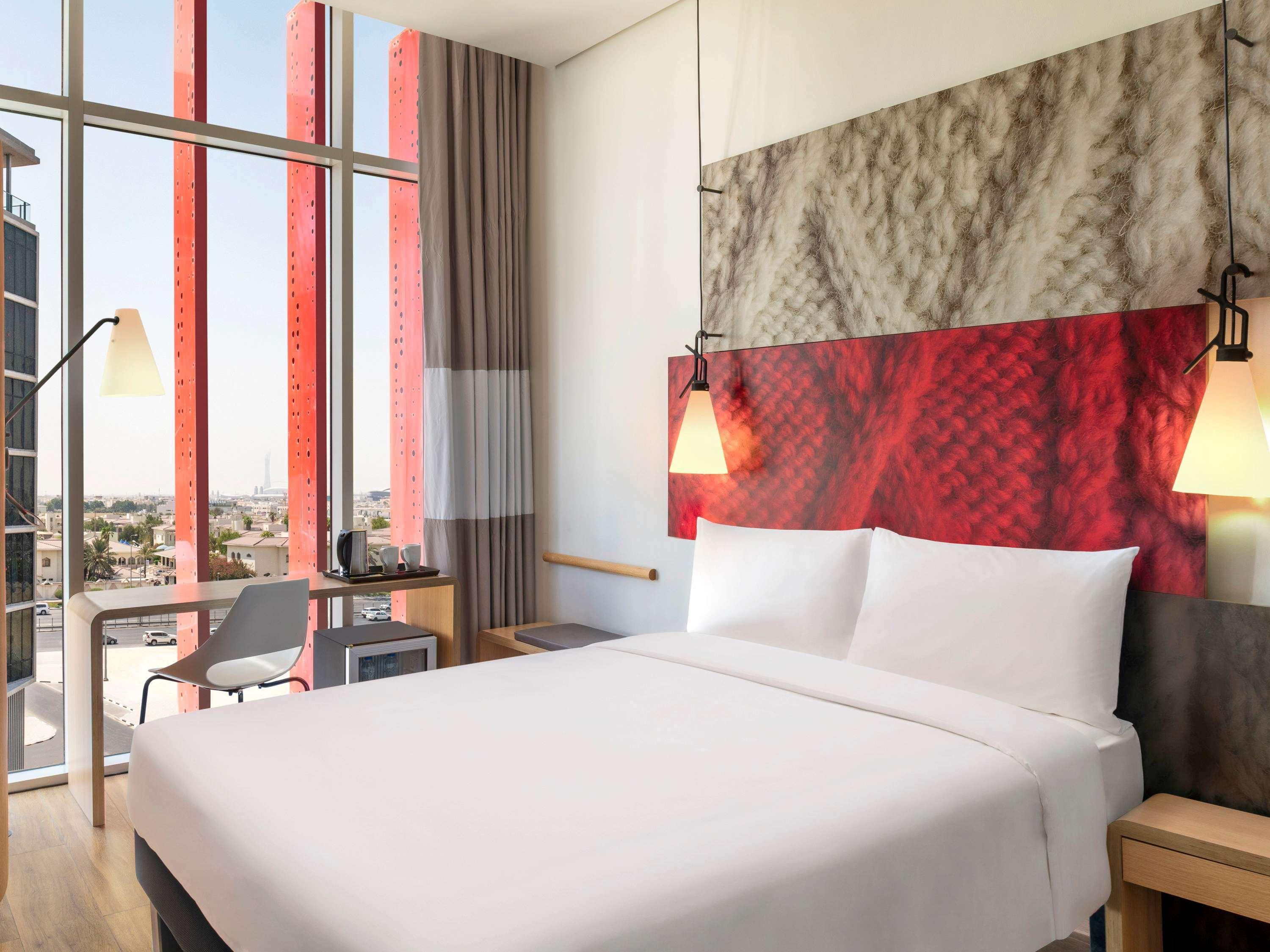 STANDARD, DOUBLE BED, POOL VIEW