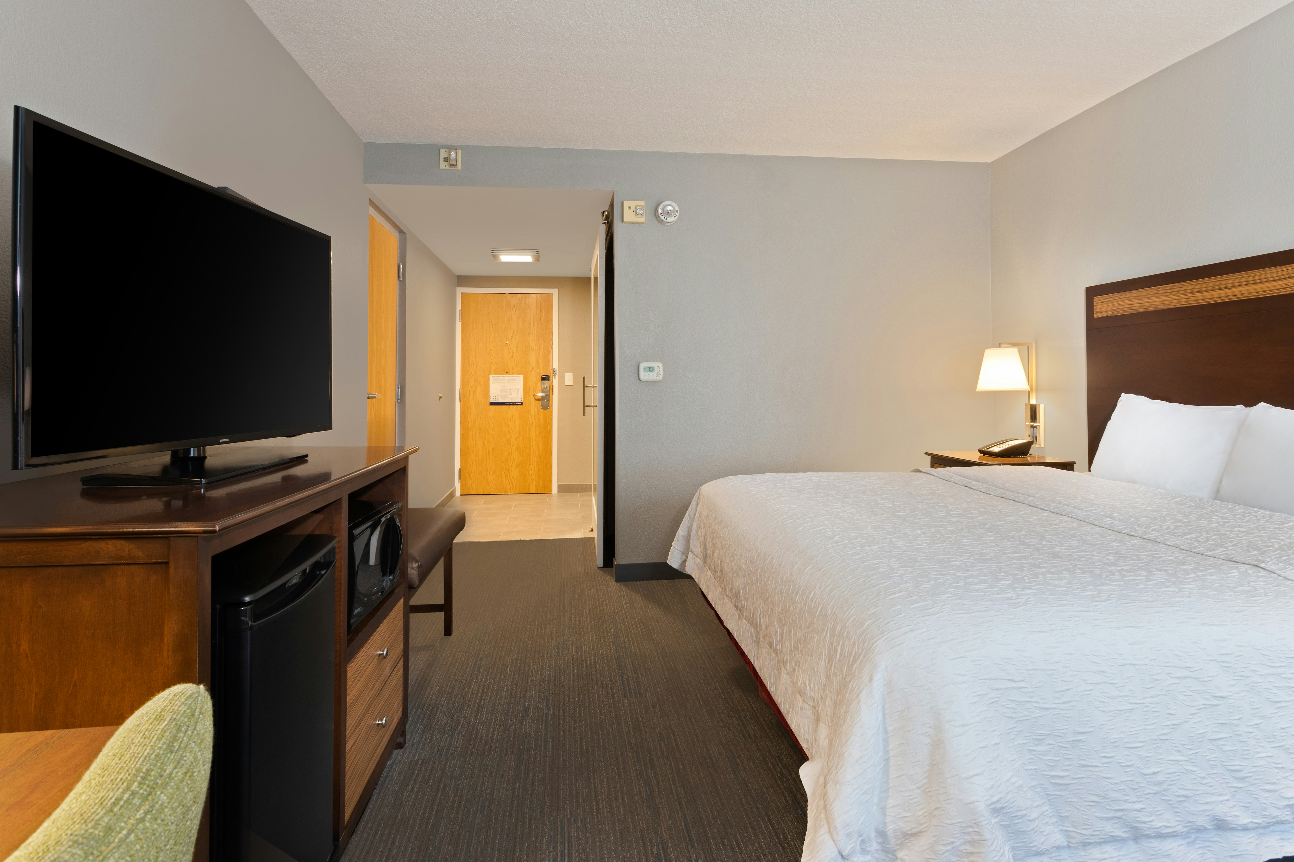 ROOM, KING BED, ACCESSIBLE