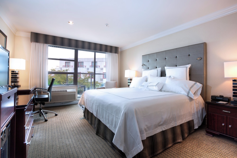 GRANVILLE ISLAND HOTEL 14/50