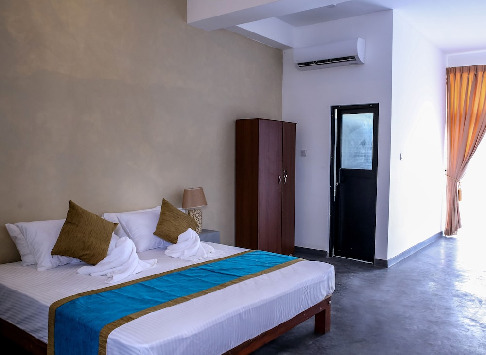 3 BEDROOMS, LUXURY, BEACH VIEW, SMOKING