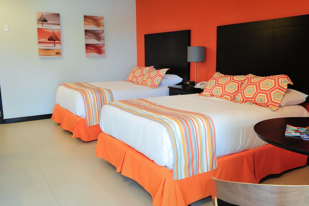 Voco Surfside Aruba by IHG 24/90