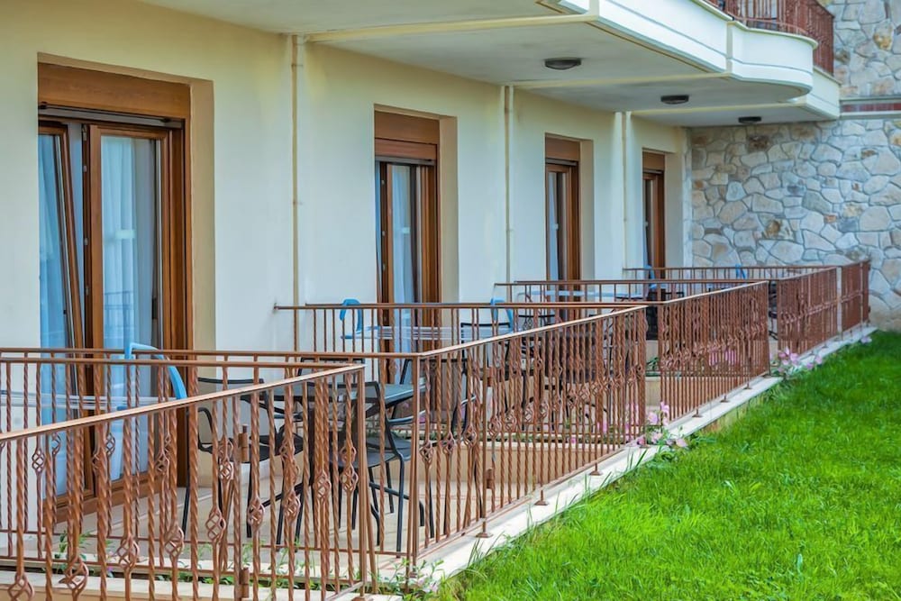 Nereides Hotel 47/49