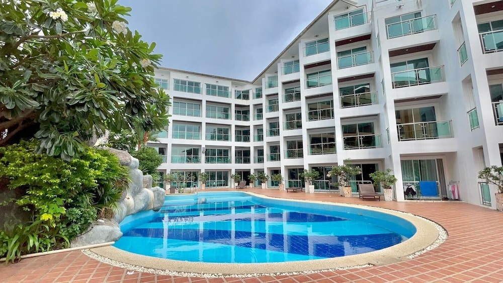 Dragon Beach Resort 8/55