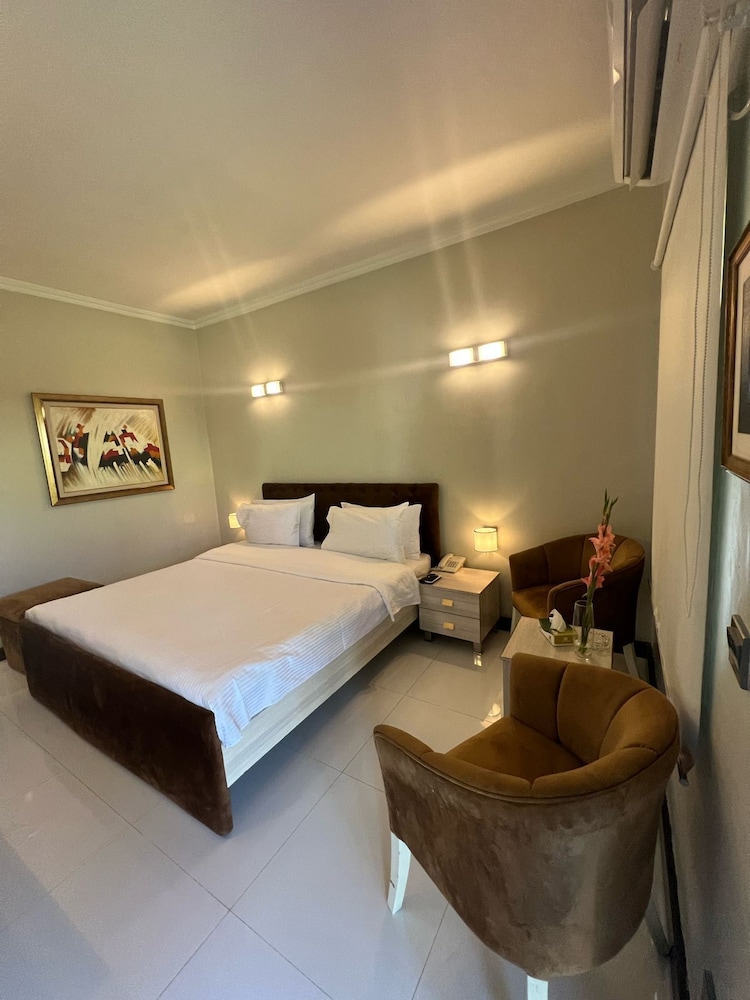 Airport Hotel 23/59