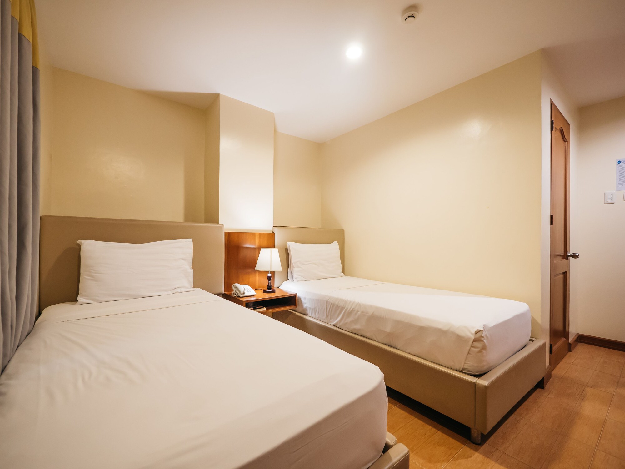 CITY, TWIN BEDS