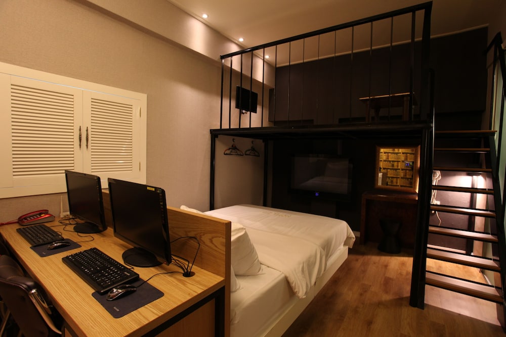 Zip Hotel 34/48