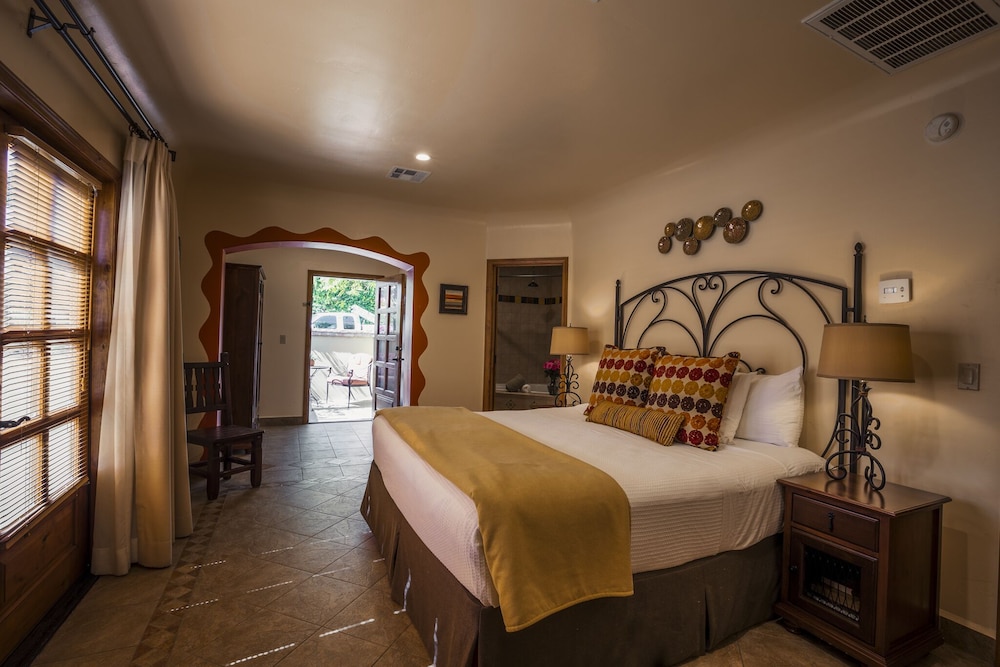 Los Arboles Hotel 7/50