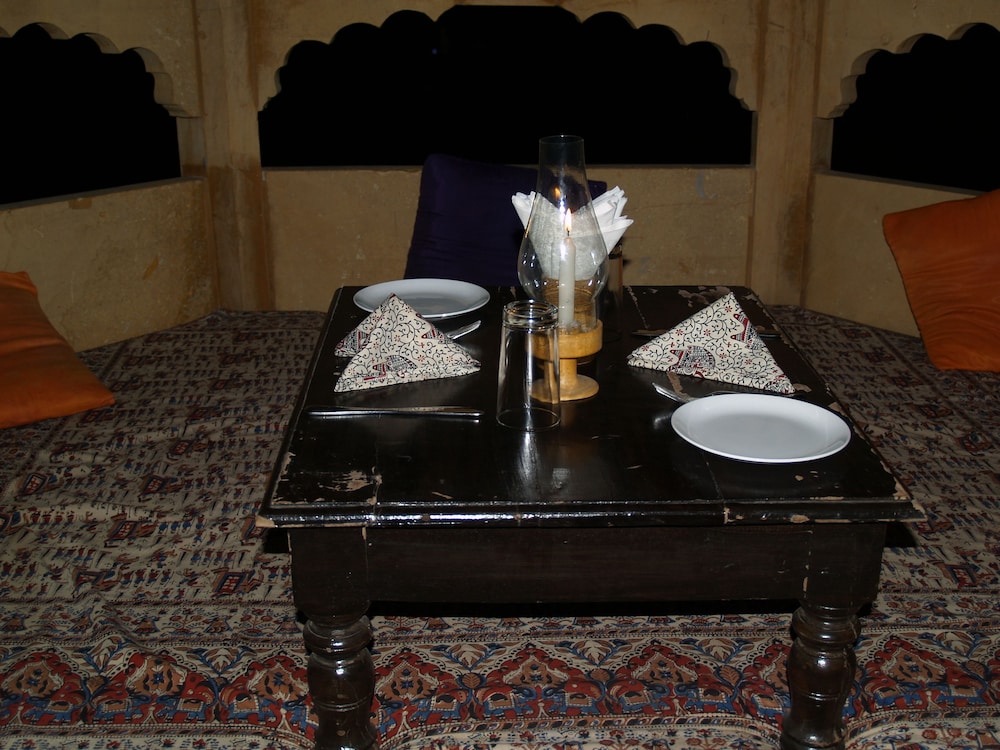 Vista Rooms at Patwa Haveli Road 39/63