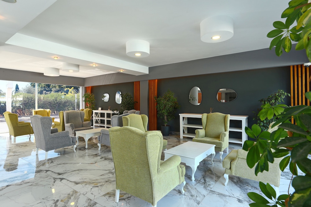 Summer Garden Suites And Beach Hotel 36/59