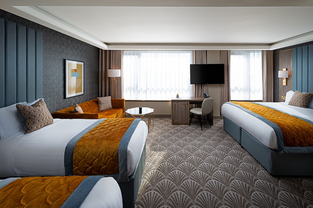 غرفة عائلية بسرير كينج وسريرين منفصلين، The Savoy Hotel 2/9