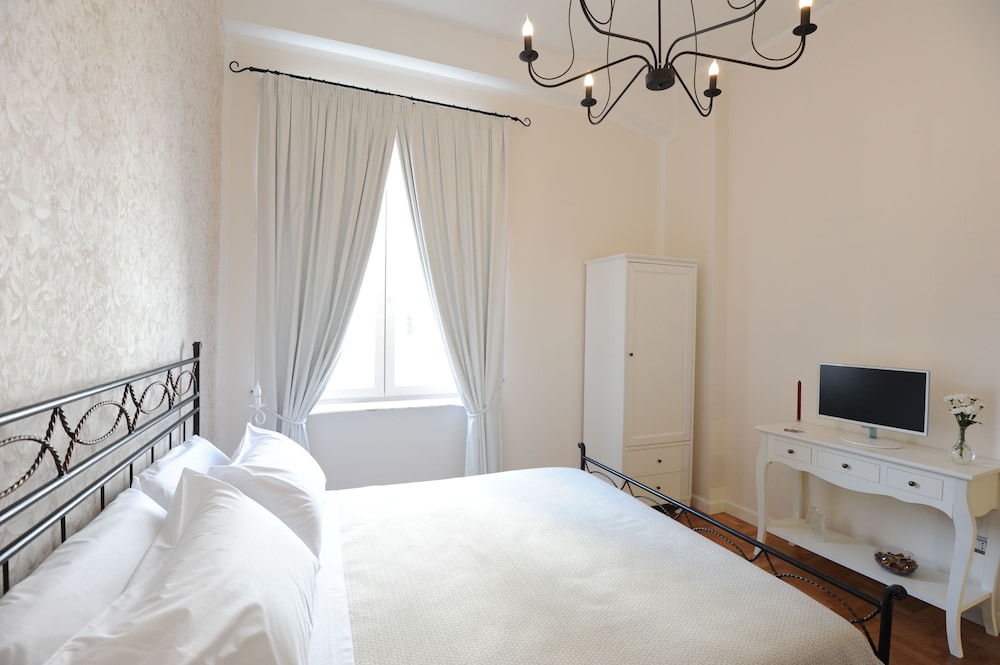 Residenza Borbonica 5/50