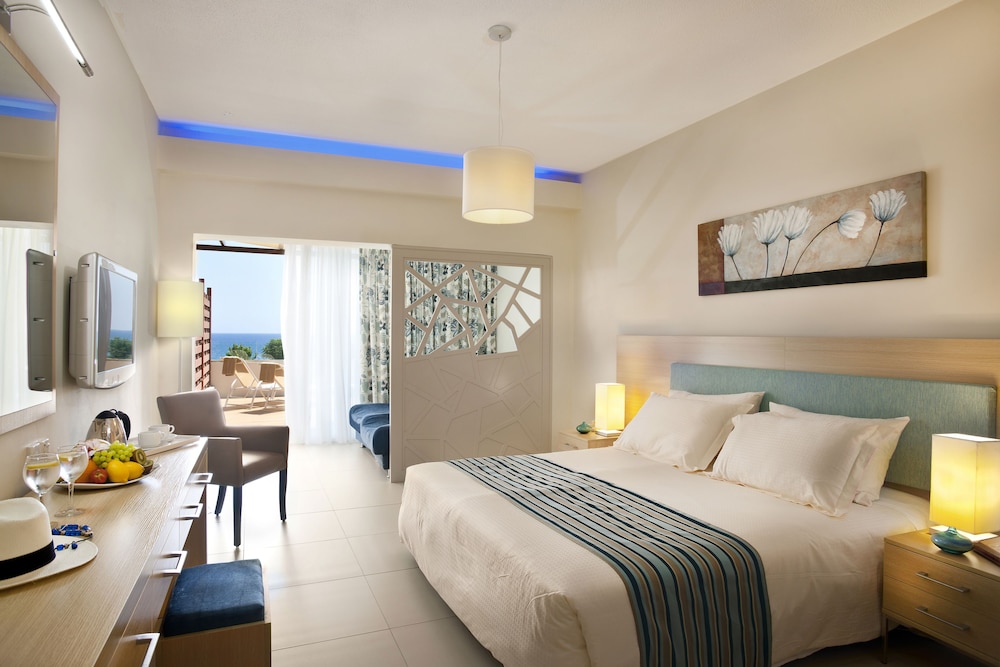 Pernera Beach Hotel 30/72