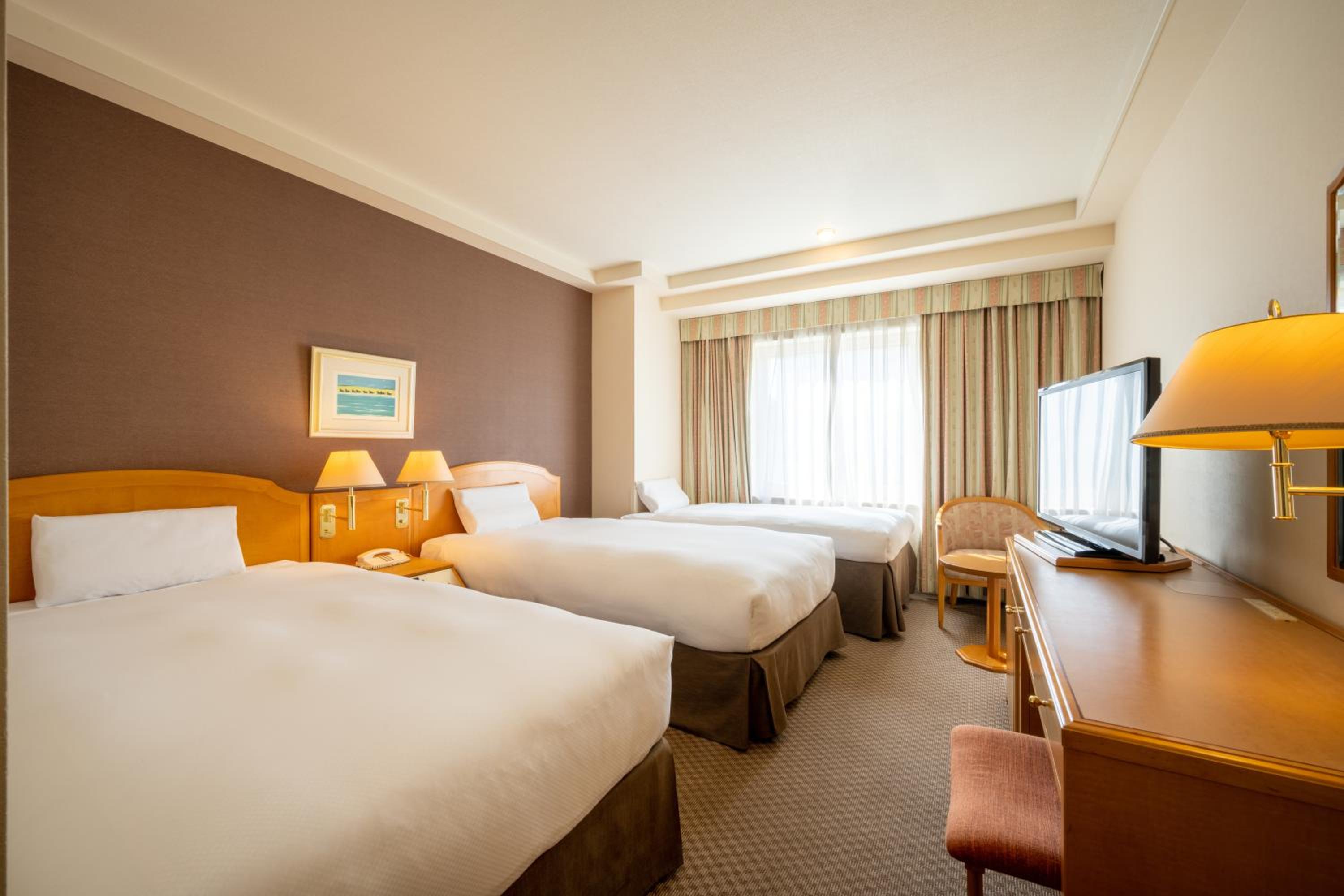 غرفة قياسية بسريرين منفصلين مع سرير إضافي، Hotel Jal City Aomori 2/3